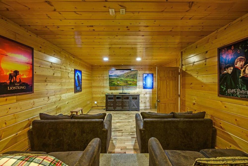 Orso's Cabin~ Views~Location~Theater~Game Room~Hot Tub~5 KING beds